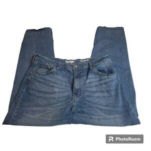 Wrangler Relaxed Fit Jeans, Men 40x30, Medium Wash Denim, Straight Leg, EUC